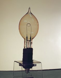 Première ampoule électrique